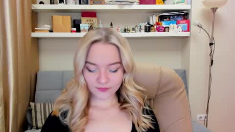 Snapshot of kara_smith_ chatting on February 16, 2025, 9:16 pm Kara. Off from 15th till 24th of December online show from February 16, 2025, 9:16 pm