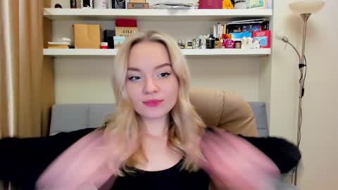 Snapshot of kara_smith_ chatting on February 17, 2025, 12:21 am Kara. Off from 15th till 24th of December online show from February 17, 2025, 12:21 am