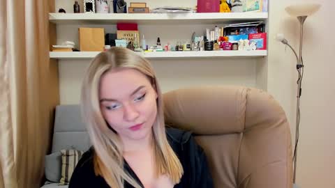 Snapshot of kara_smith_ chatting on February 27, 2025, 12:54 am Kara. Off from 15th till 24th of December online show from February 27, 2025, 12:54 am