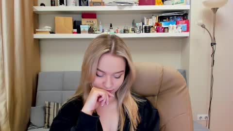 Snapshot of kara_smith_ chatting on March 6, 2025, 12:54 am Kara. Off from 15th till 24th of December online show from March 6, 2025, 12:54 am
