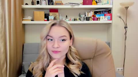 Snapshot of kara_smith_ chatting on March 7, 2025, 12:26 am Kara. Off from 15th till 24th of December online show from March 7, 2025, 12:26 am