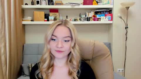Snapshot of kara_smith_ chatting on March 7, 2025, 10:21 pm Kara. Off from 15th till 24th of December online show from March 7, 2025, 10:21 pm