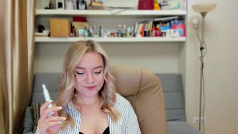 Snapshot of kara_smith_ chatting on September 14, 2025, 10:09 pm Kara. Off from 15th till 24th of December online show from September 14, 2025, 10:09 pm
