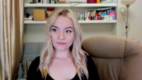 Snapshot of kara_smith_ chatting on September 15, 2025, 11:05 pm Kara. Off from 15th till 24th of December online show from September 15, 2025, 11:05 pm