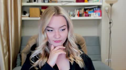 Snapshot of kara_smith_ chatting on September 16, 2025, 9:49 pm Kara. Off from 15th till 24th of December online show from September 16, 2025, 9:49 pm