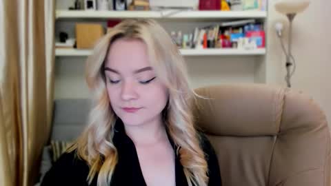 Snapshot of kara_smith_ chatting on September 17, 2025, 11:06 pm Kara. Off from 15th till 24th of December online show from September 17, 2025, 11:06 pm