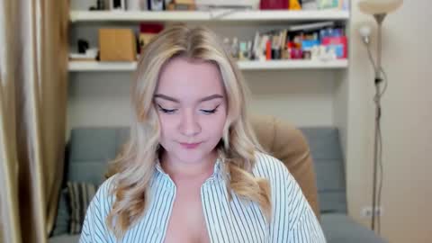 Snapshot of kara_smith_ chatting on September 19, 2025, 10:54 pm Kara. Off from 15th till 24th of December online show from September 19, 2025, 10:54 pm