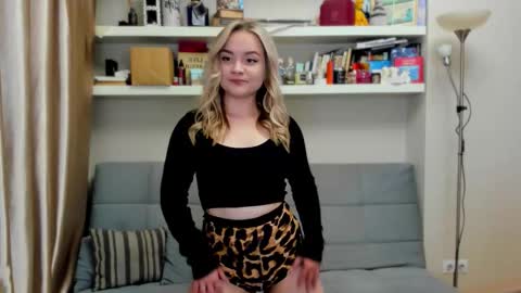 Snapshot of kara_smith_ chatting on October 1, 2025, 10:38 pm Kara. Off from 15th till 24th of December online show from October 1, 2025, 10:38 pm