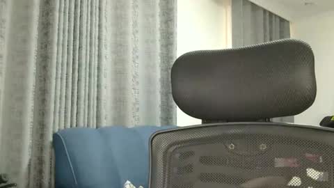 karalyn1 online show from May 27, 2026, 7:38 am