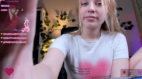 Snapshot of karambamoon chatting on February 2, 2025, 3:32 am Lera online show from February 2, 2025, 3:32 am