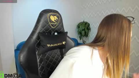 karina_broks online show from November 25, 2025, 9:42 am