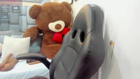 Snapshot of karina_mason chatting on October 28, 2025, 12:19 pm Karina online show from October 28, 2025, 12:19 pm