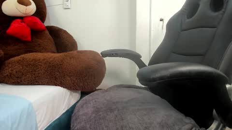 Snapshot of karina_mason chatting on October 29, 2025, 12:18 pm Karina online show from October 29, 2025, 12:18 pm