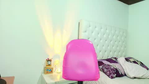 Snapshot of karina_pretty chatting on October 29, 2025, 2:14 am karina online show from October 29, 2025, 2:14 am