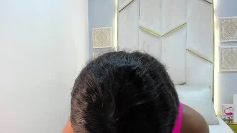 karinaacox online show from April 17, 2026, 1:25 pm