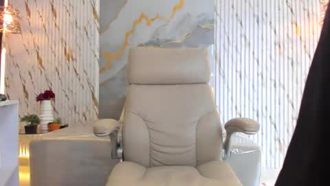 Karina online show from November 17, 2025, 7:41 pm