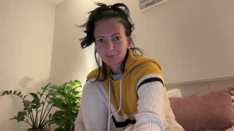 Snapshot of karinablair chatting on December 13, 2024, 10:55 pm Karina online show from December 13, 2024, 10:55 pm