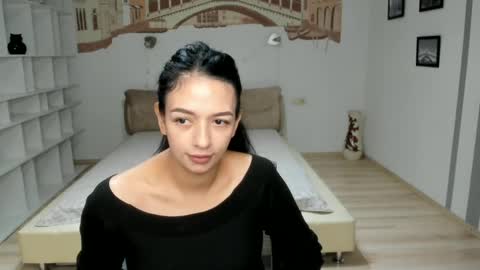 Karina online show from November 11, 2025, 8:14 am