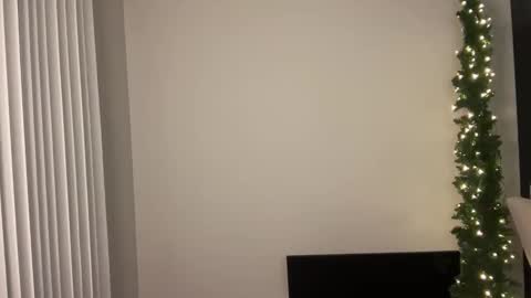 karina and justin online show from November 14, 2025, 4:33 am