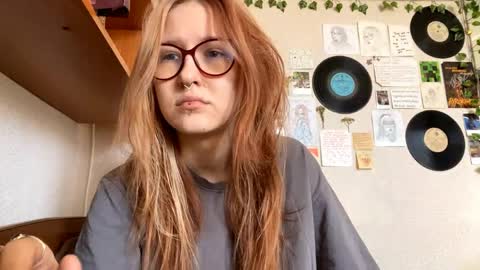 Karina online show from April 5, 2026, 8:22 am