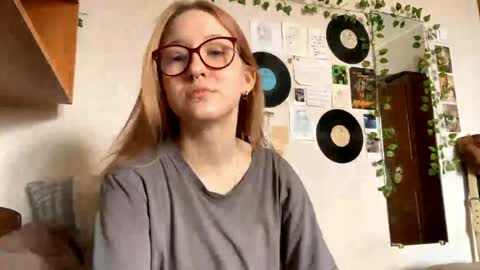 Karina online show from April 9, 2026, 8:20 am