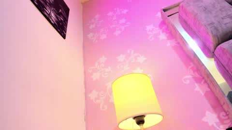 KarinaSimonz online show from April 6, 2026, 2:53 am