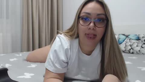 Snapshot of karinmcqueen chatting on February 14, 2025, 5:46 pm Karin online show from February 14, 2025, 5:46 pm