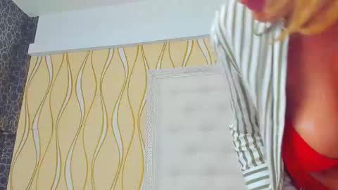 Snapshot of karissia_ chatting on September 22, 2025, 5:15 pm KARISSIA online show from September 22, 2025, 5:15 pm