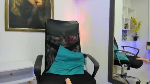 Karla Gonzaless online show from October 3, 2025, 10:01 am