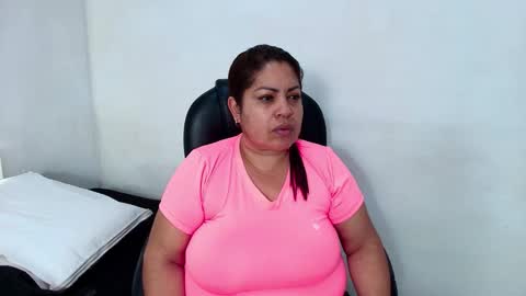 karla_hilton1 online show from January 11, 2026, 12:32 pm