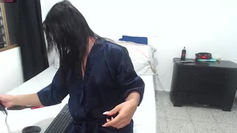 Snapshot of karla_kitten_ chatting on October 13, 2025, 12:54 am Miss Karla online show from October 13, 2025, 12:54 am