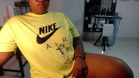 karlaluann online show from October 12, 2025, 1:43 pm