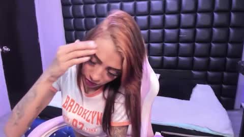 Snapshot of karlaslutskinny__ chatting on November 21, 2025, 4:05 pm karlaslutskinny__ online show from November 21, 2025, 4:05 pm