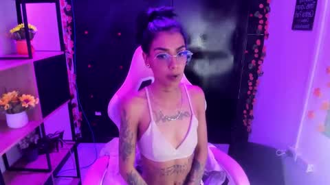 karlaslutskinny__ online show from February 20, 2026, 8:53 pm