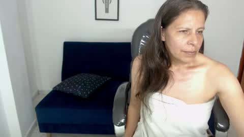 Snapshot of karlye_hot chatting on December 3, 2024, 7:43 am KARLYE online show from December 3, 2024, 7:43 am