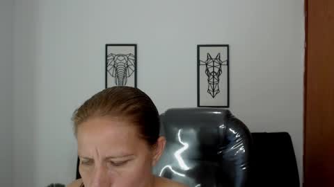 Snapshot of karlye_hot chatting on February 25, 2025, 3:31 am KARLYE online show from February 25, 2025, 3:31 am