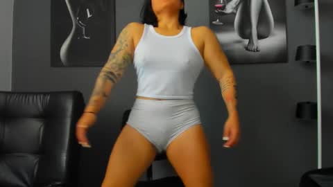 Snapshot of karlyjons_ chatting on January 17, 2026, 5:27 pm online show from January 17, 2026, 5:27 pm