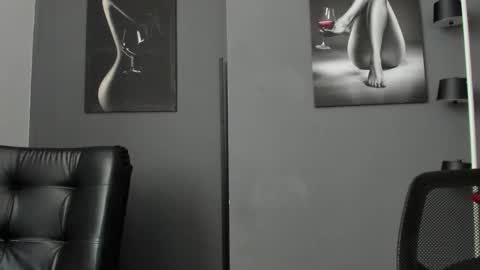 Snapshot of karlyjons_ chatting on February 9, 2026, 8:24 pm online show from February 9, 2026, 8:24 pm