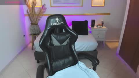 Snapshot of karlyy_ chatting on December 19, 2025, 7:10 pm karlyy_ online show from December 19, 2025, 7:10 pm