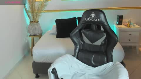 Snapshot of karlyy_ chatting on December 22, 2025, 7:11 pm karlyy_ online show from December 22, 2025, 7:11 pm