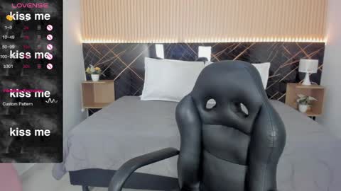 karol_cortes online show from May 6, 2026, 12:43 pm