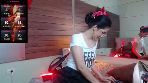 karol_yesenia online show from November 3, 2025, 1:01 pm
