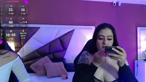 Snapshot of karolandmichel chatting on January 2, 2025, 11:41 am Karol and Michel online show from January 2, 2025, 11:41 am