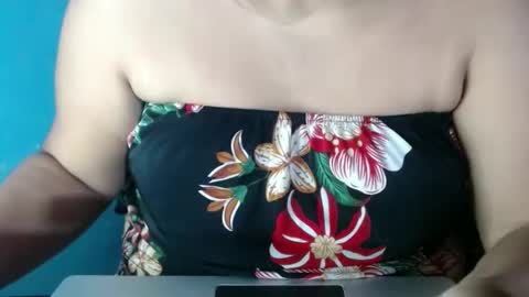 karolbb online show from October 28, 2025, 11:03 am