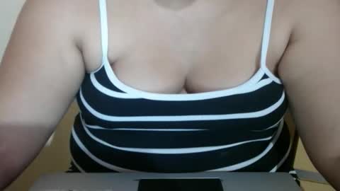 karolbb21 online show from February 12, 2026, 1:28 pm