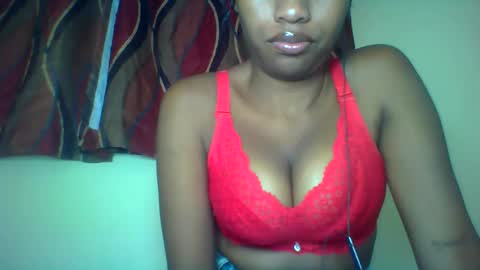 Snapshot of karoliee chatting on June 7, 2026, 11:03 am karoliee online show from June 7, 2026, 11:03 am