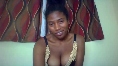 Snapshot of karoliee chatting on June 11, 2026, 9:35 pm karoliee online show from June 11, 2026, 9:35 pm