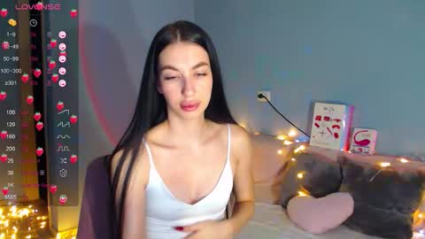 Kira online show from October 6, 2025, 2:09 am