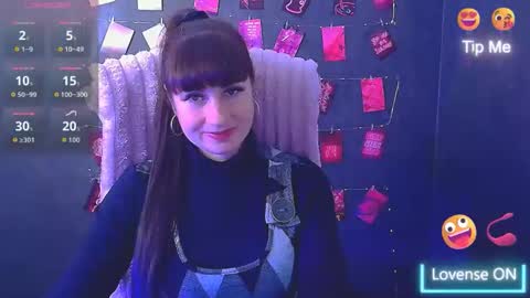 Snapshot of karolina_mia chatting on November 16, 2025, 7:03 am Caroline online show from November 16, 2025, 7:03 am