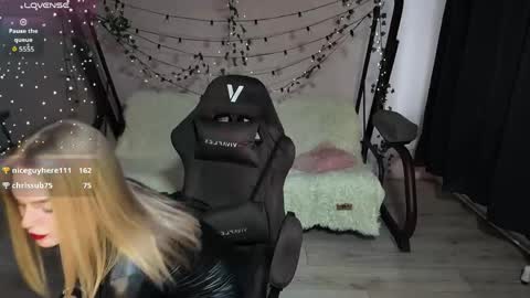 KarolinaHayes online show from June 1, 2026, 4:09 pm